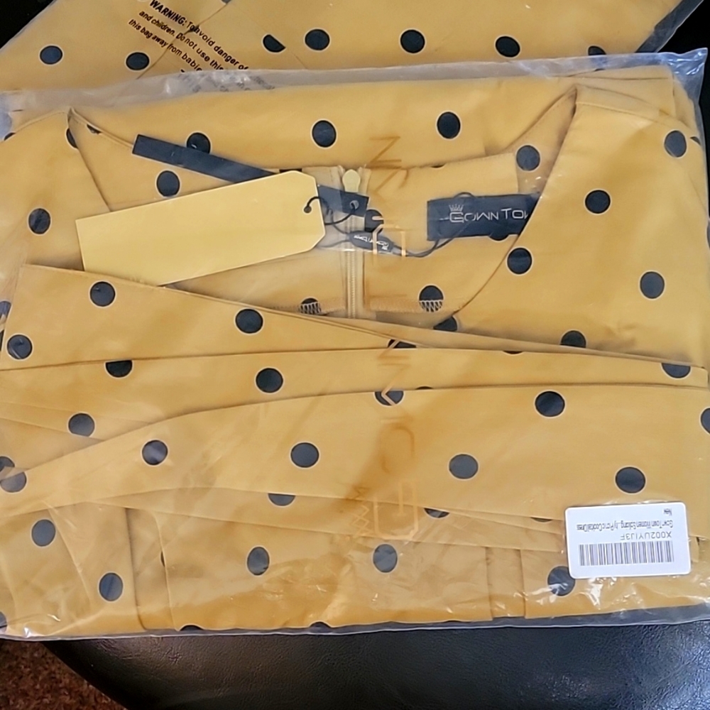 Yellow and black picnic cocktail dress. Picture is the style of dress.